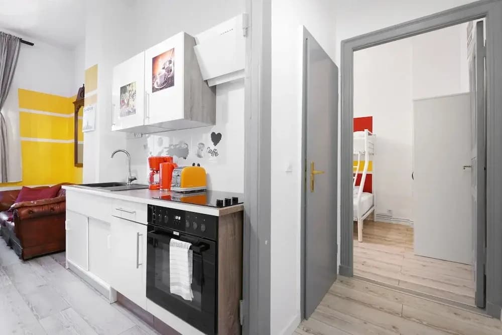 Sweet Central Tiny Apartment for 4 People - photo 14