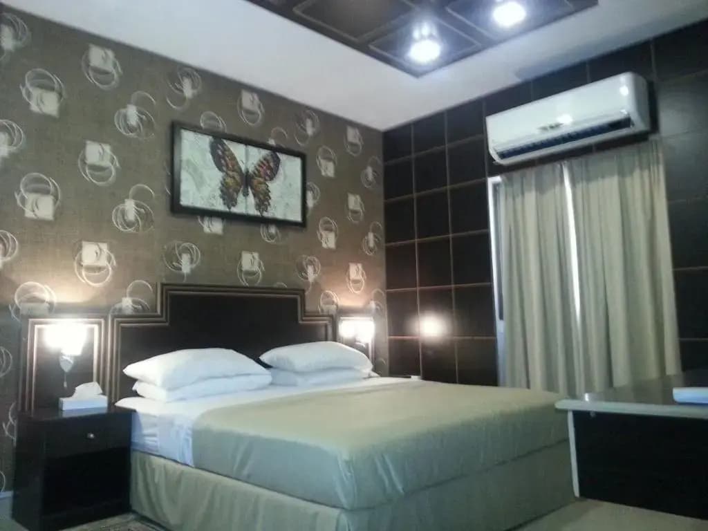 Dolphin Hotel - photo 4
