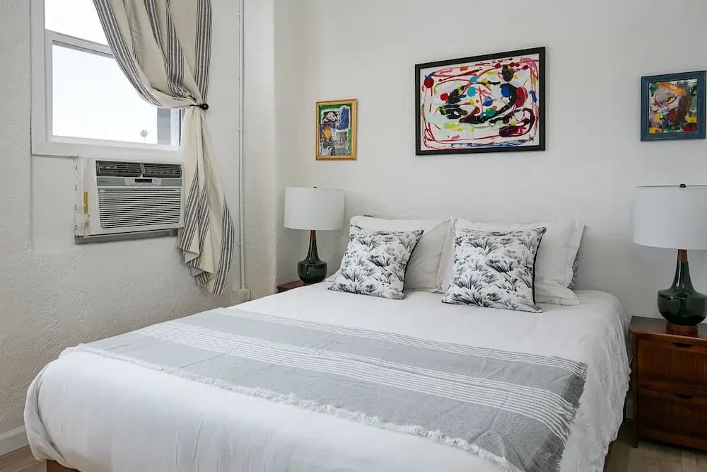 Beautiful Studio Near Hollywood! Sleeps 2! - photo 4