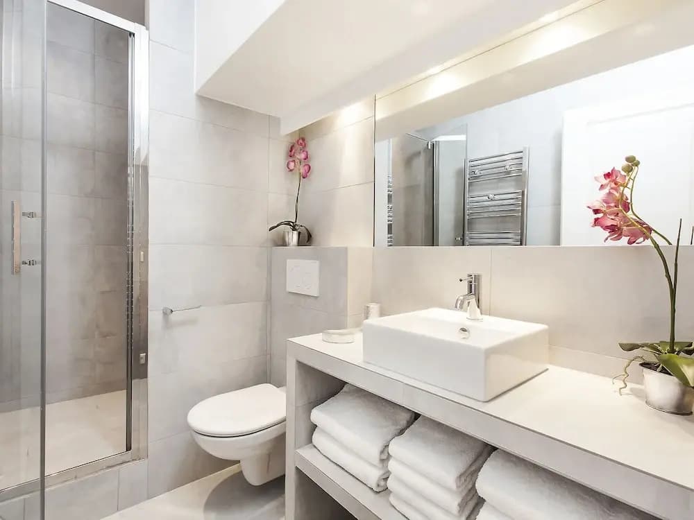 Luxury 2BR Gr-Boulevards I by Livinparis - photo 8