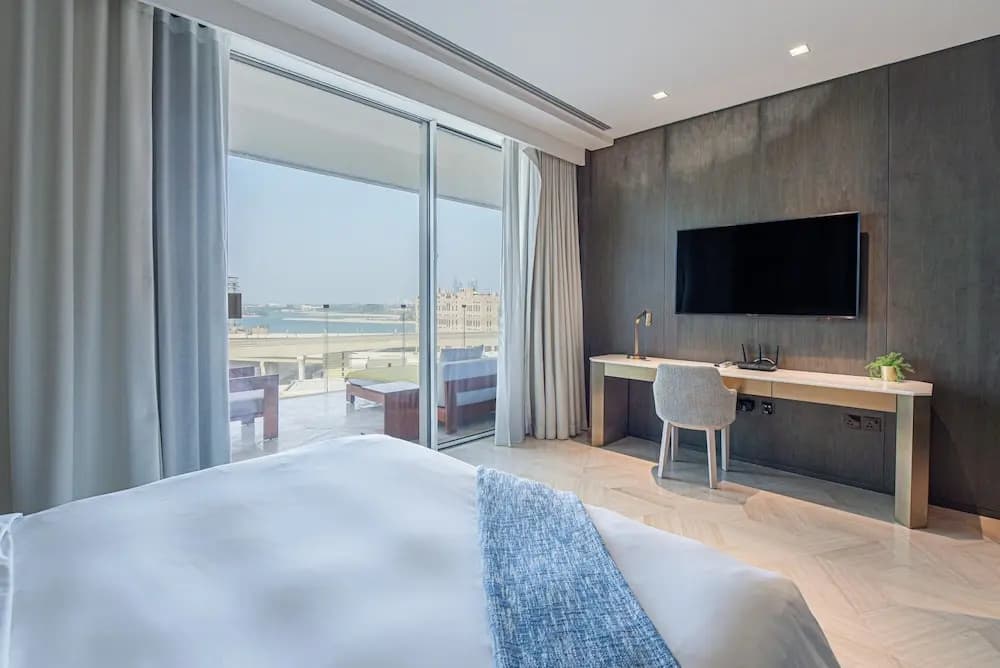 DXB - Five - 40706 - PJ - photo 1