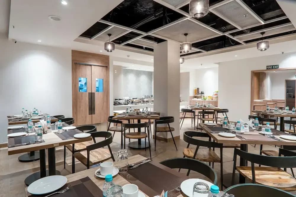 Hotel Le Roi Express Karol Bagh - photo 34