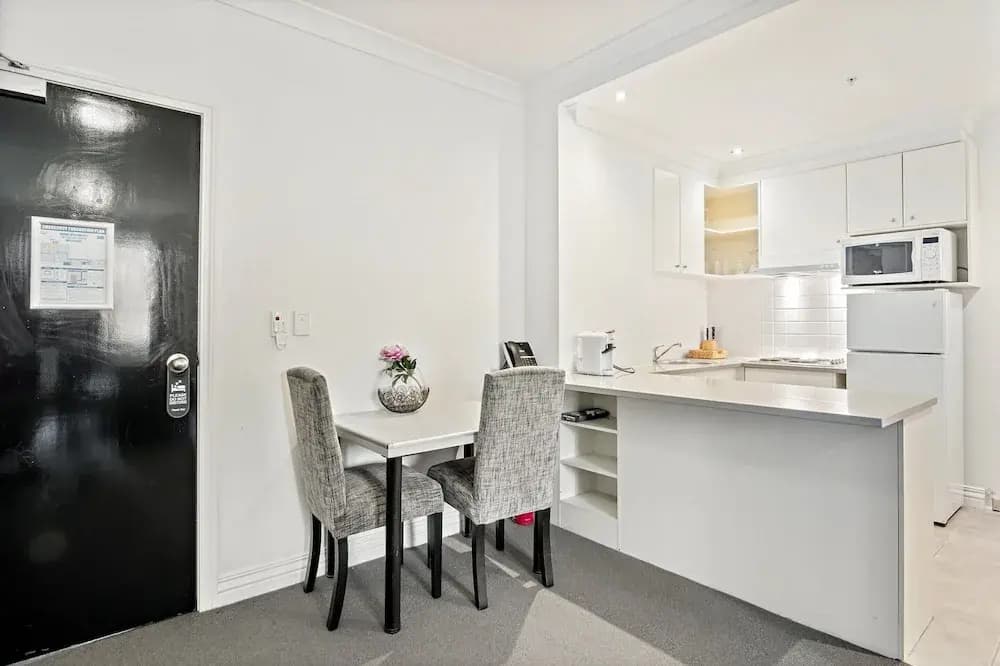 1-bed Apartment in Central Melbourne - photo 9