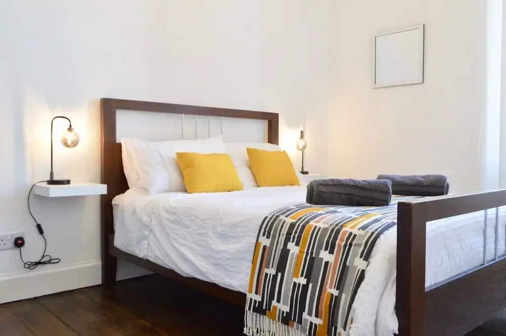 Bright Flat Near City Centre - photo 6