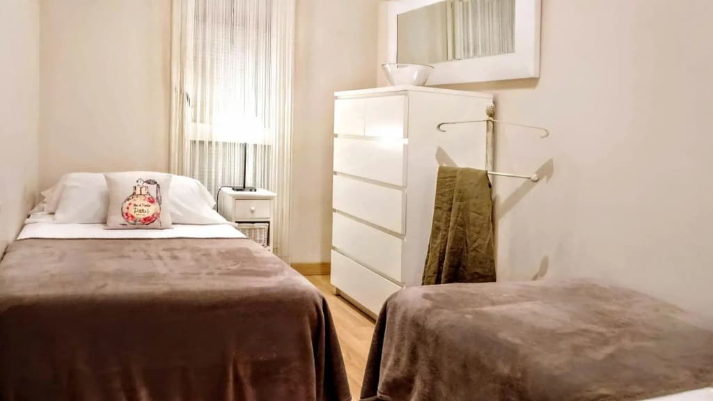 Charming 3BR & sunny Terrace in Eixample - Noname - photo 5