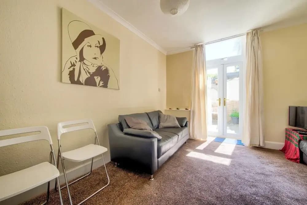 Central Apartment With Private Courtyard Space - photo 3