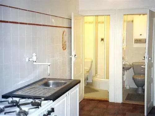 Ron's Rainbow Guest House - photo 9