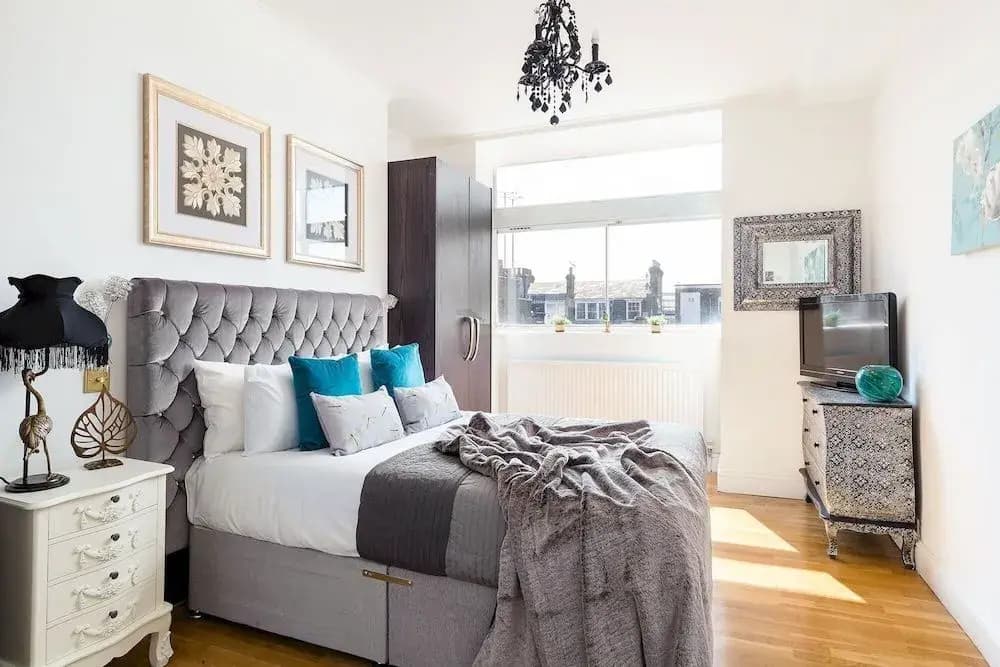 Designer 2-bed 2-bath Behind Selfridges - photo 4