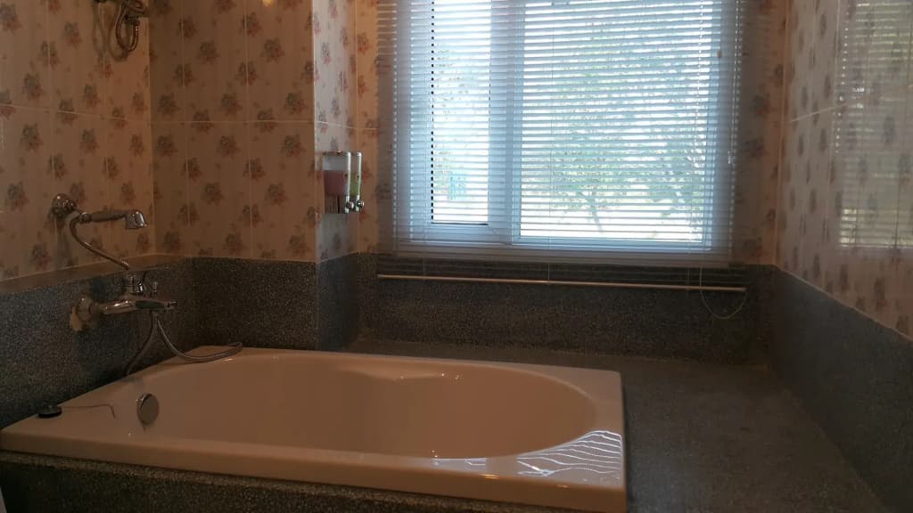 The Lilly Hotel - photo 10