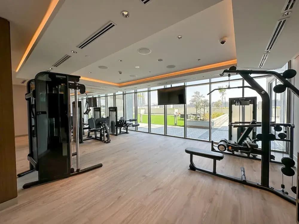 Luxury StayCation - Stylish Apartment With Balcony And City Views - photo 7