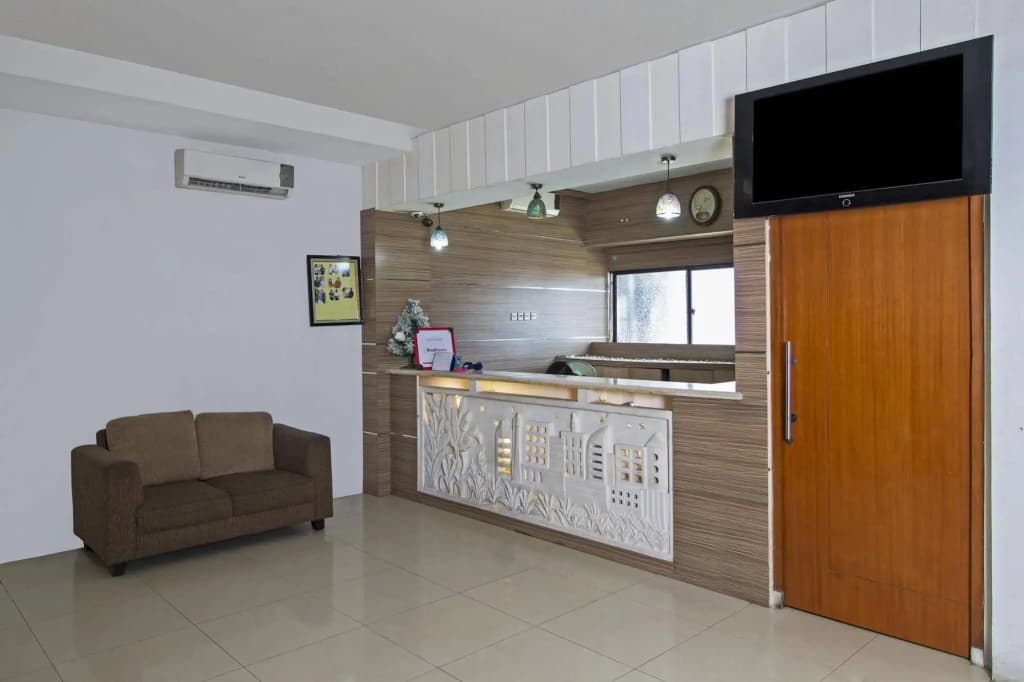 RedDoorz near Hayam Wuruk - photo 11