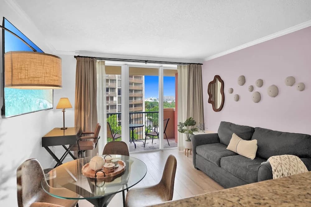 Serene Cozy Retreat with Balcony - photo 22