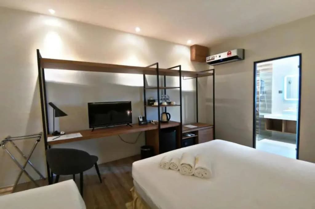 Roxy Hotel Padungan - photo 4