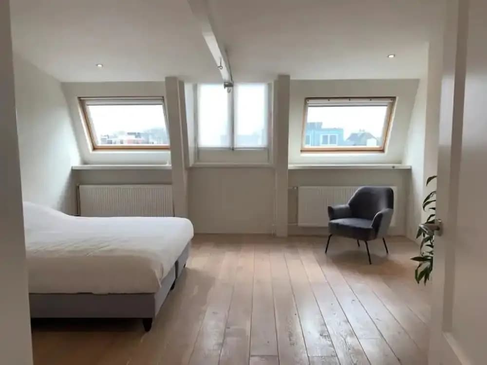 Bright Waterview Apartment - photo 5