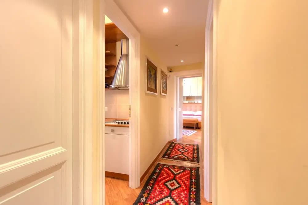 Spanish Steps Hills Apartment - photo 2