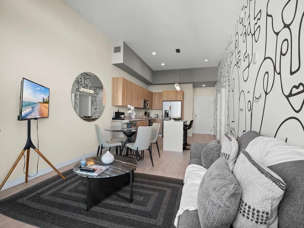Modern Condo in Design District - photo 12