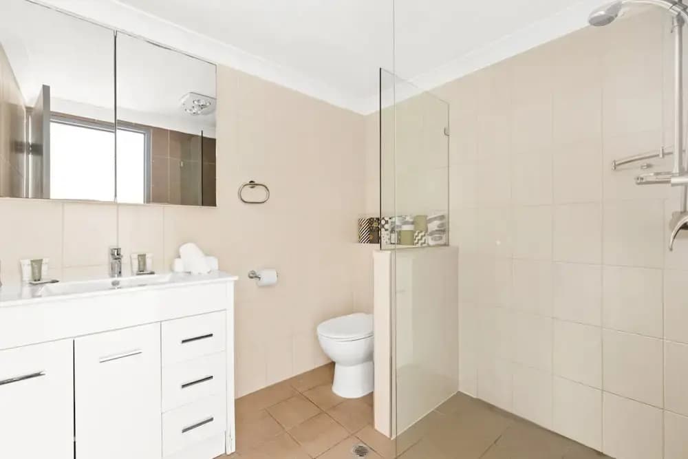 Lovely 2-bed With Balcony - photo 12