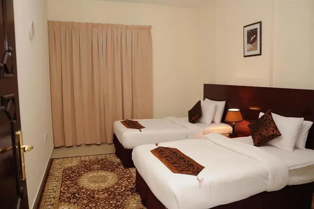 Raynor Hotel Apartments - photo 5
