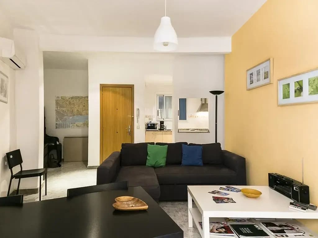 Cosy and Bright Flat - photo 1