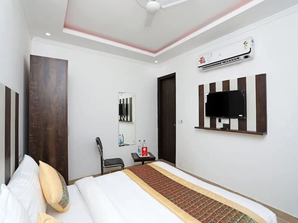 OYO 15087 S Ambience - photo 2