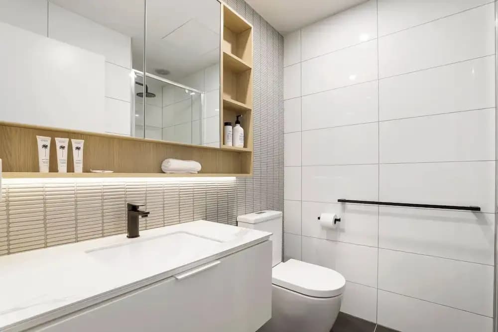 Modern 2-bed Ivanhoe Unit With Parking - photo 10