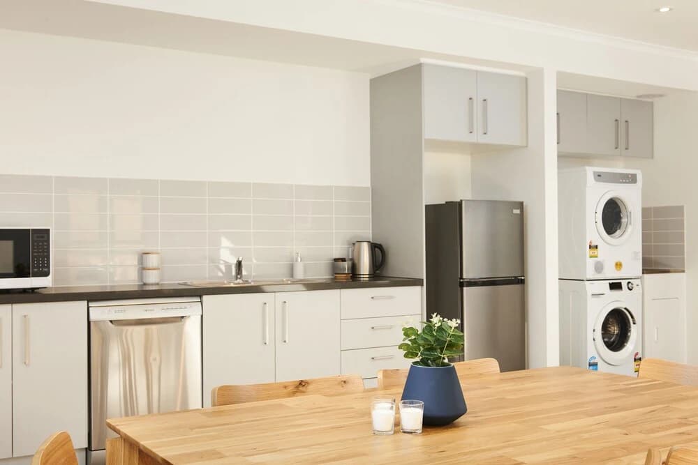 Spacious and Bright 1 Bedroom Apartment - photo 12