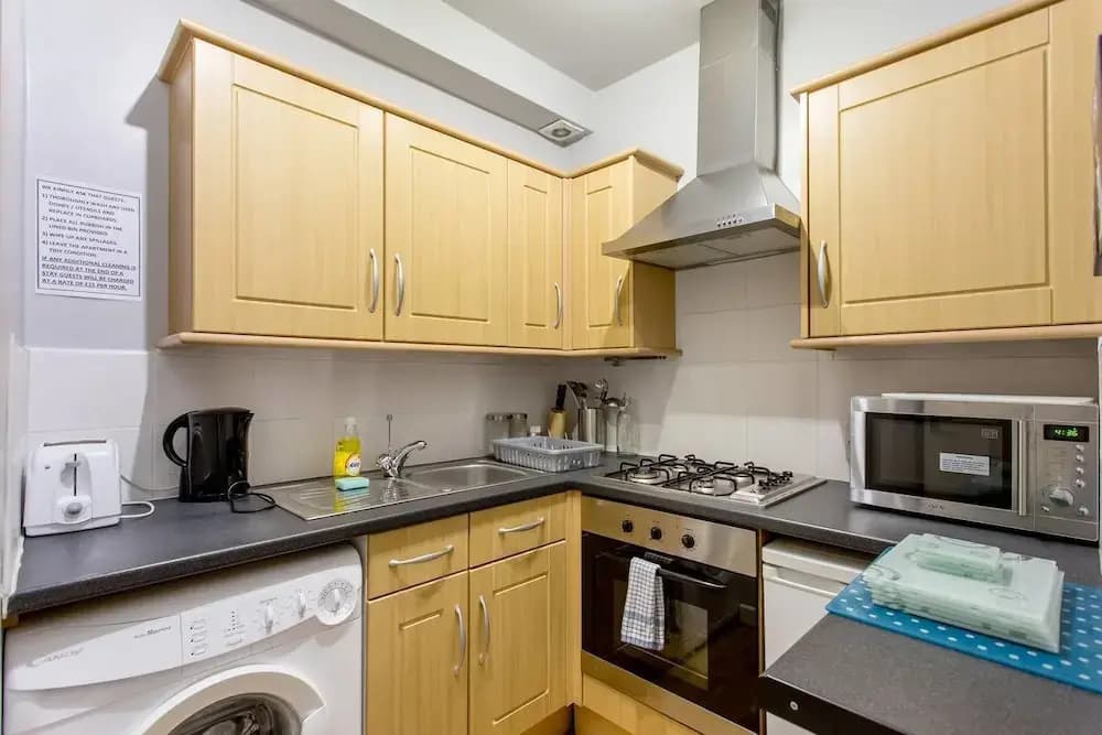 St Mary's Street 3 Bed Apartment In the Old Town - photo 12