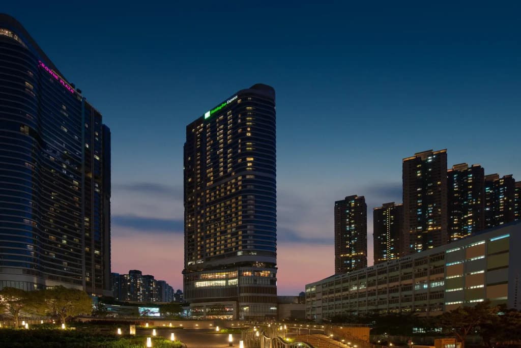 The Royal Garden Kowloon East - photo 31