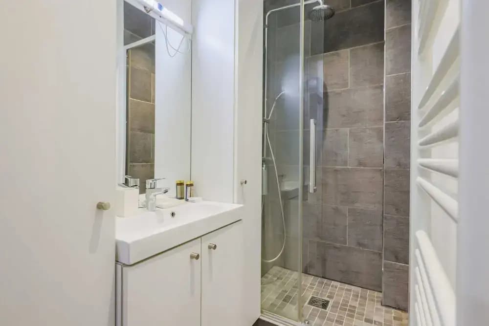 Charming Apartment - 2br/4p- Javel - photo 13