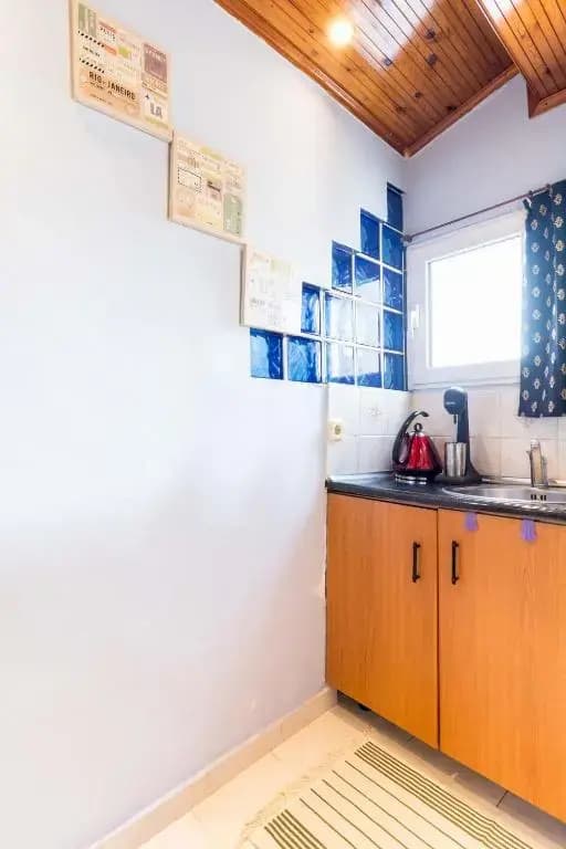 Top Floor Studio Near Metro - photo 16