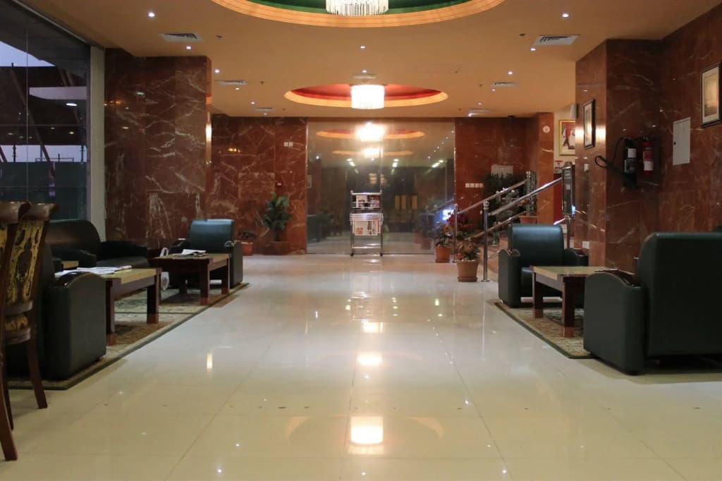 Raynor Hotel Apartments - photo 11