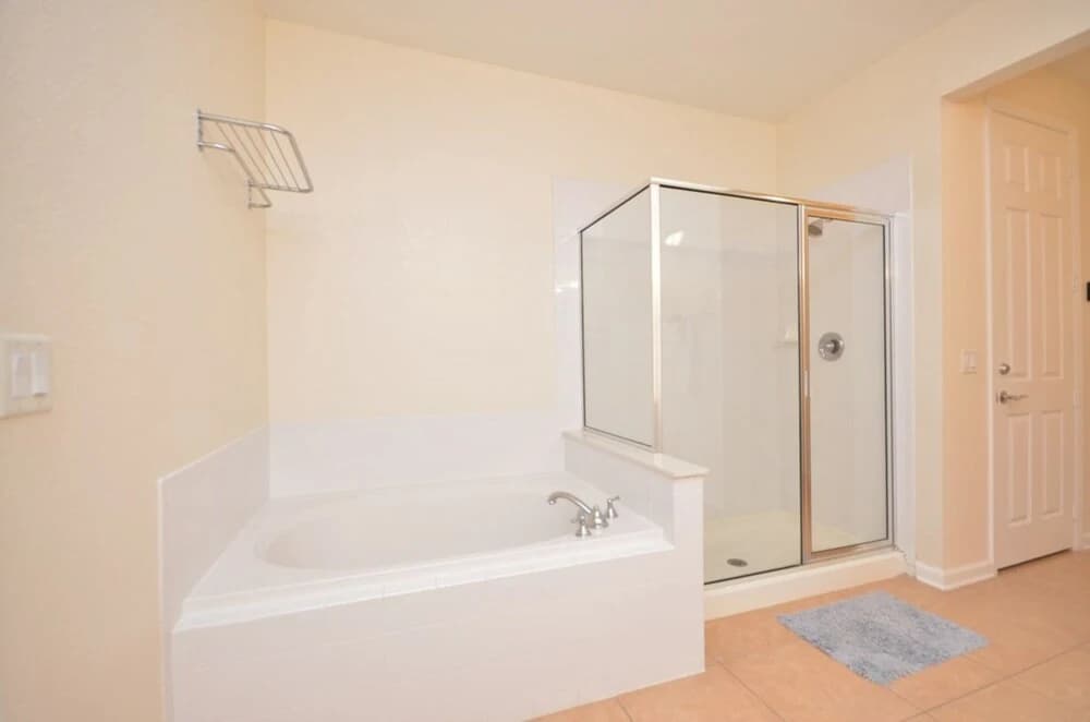 Vista Cay Three-bedroom - photo 10