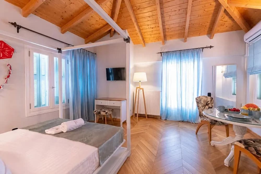 Ipelhome Plaka Boutique Apartments - photo 24