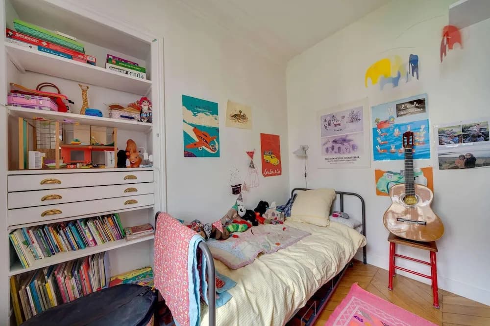 Typical Parisian Apartment Near "Le Palais des Glaces" - photo 2