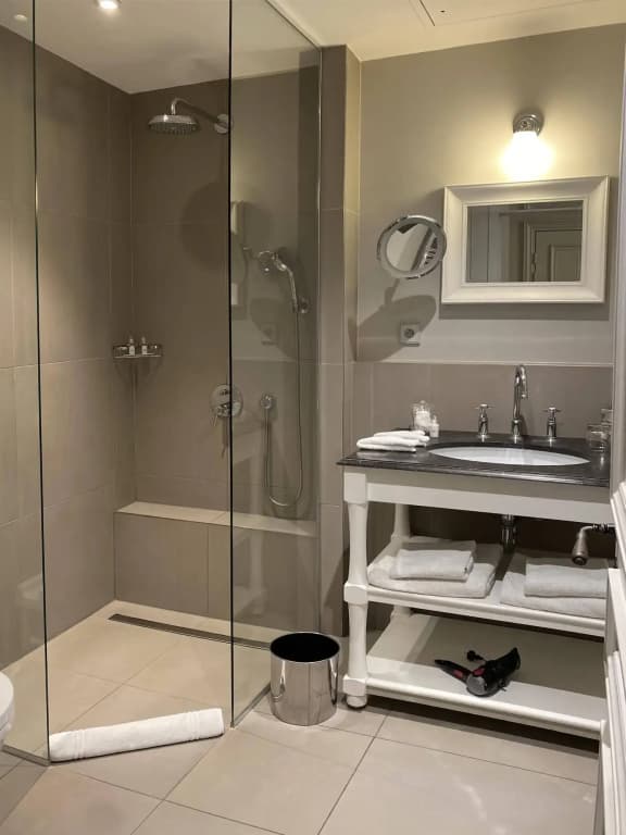 New Hotel Roblin - photo 11