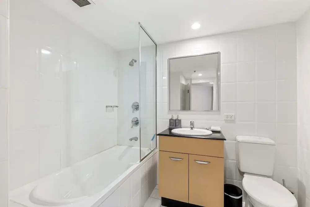 Beachside Studio With Pool and Gym Access - photo 8