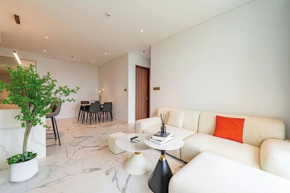 The CREST Premier Residence - photo 41