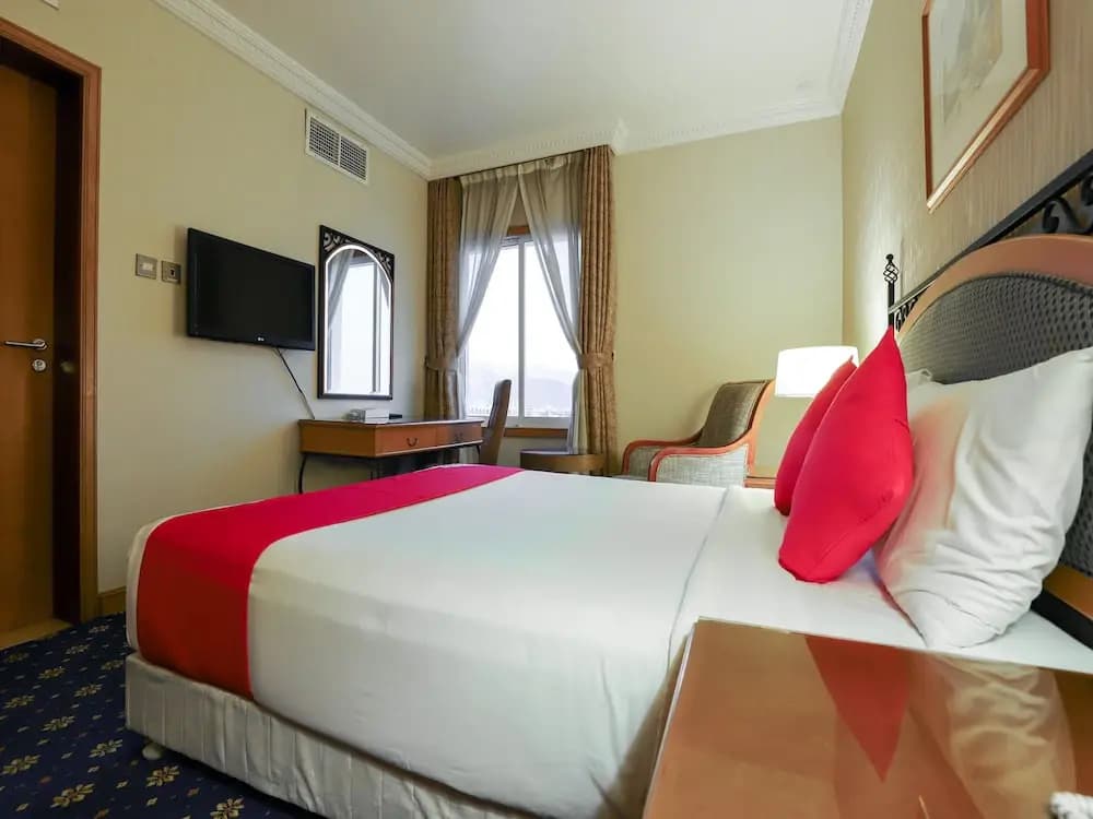City Plaza Hotel by OYO Rooms - photo 11