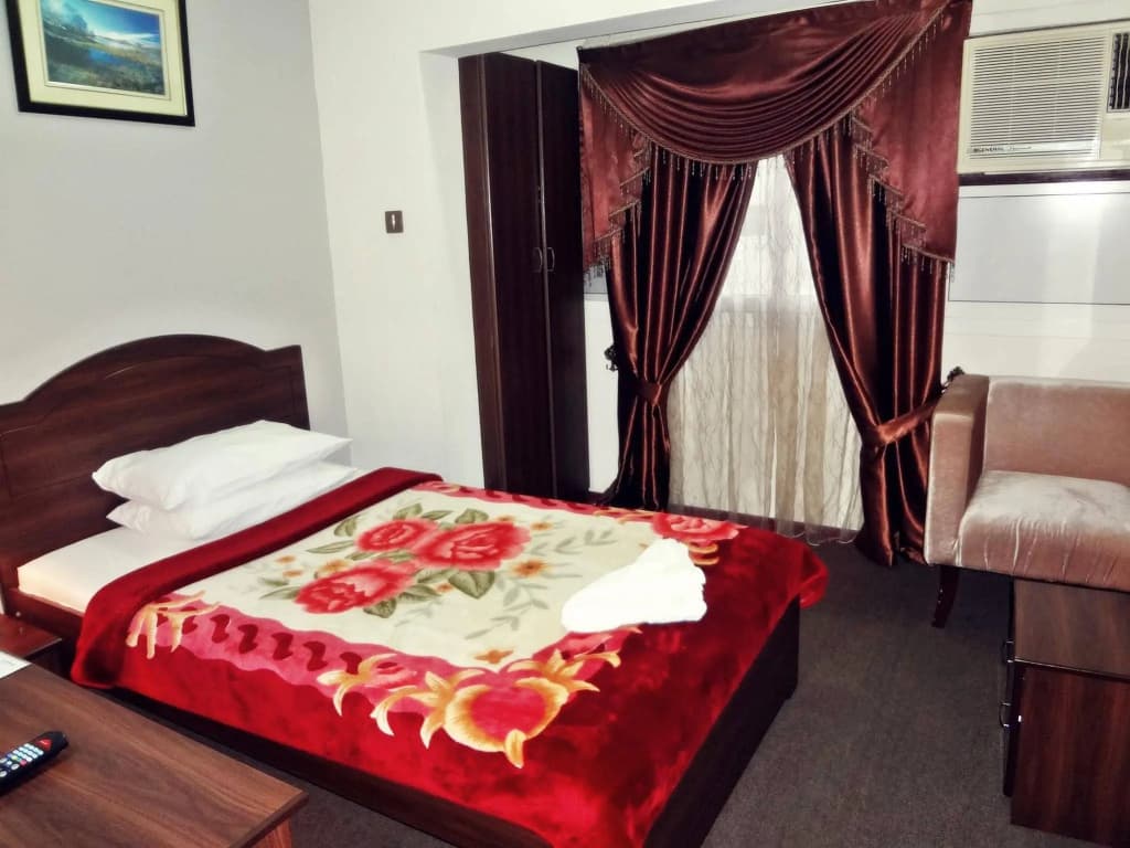 OYO 152 Lapaz Hotel - photo 4
