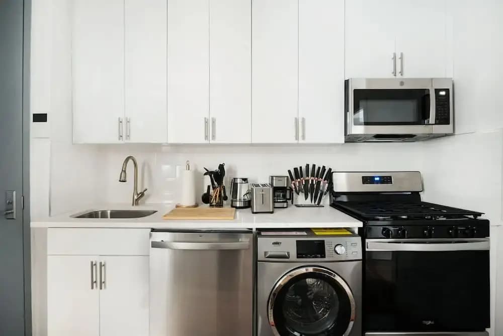 1290-3 New Renovated 2 Bedrooms in UES - photo 10