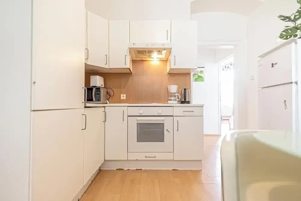 Affordable 3BR Apartment Rathausplatz - photo 11