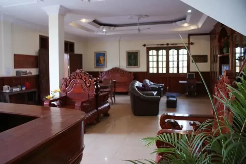Nuon Oudom Angkor Boutique - photo 2