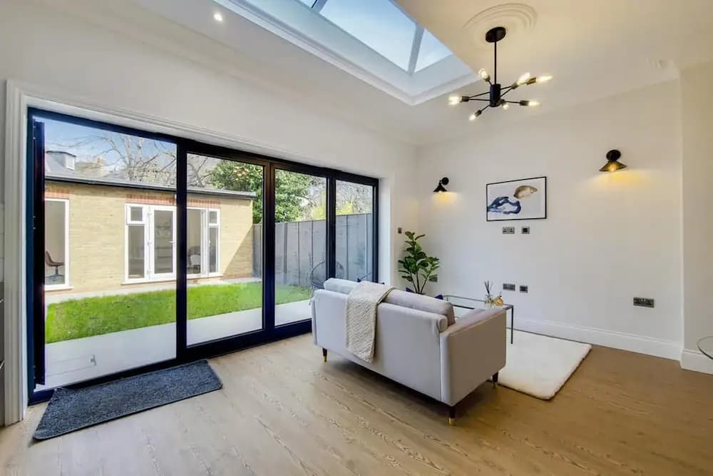 Brand New Luxury 2-bed Apartment in London - photo 6