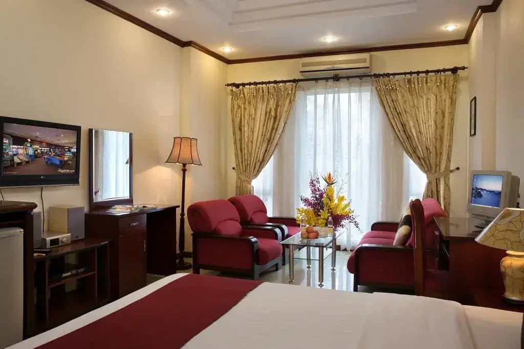Aurora Central Hotel - photo 3