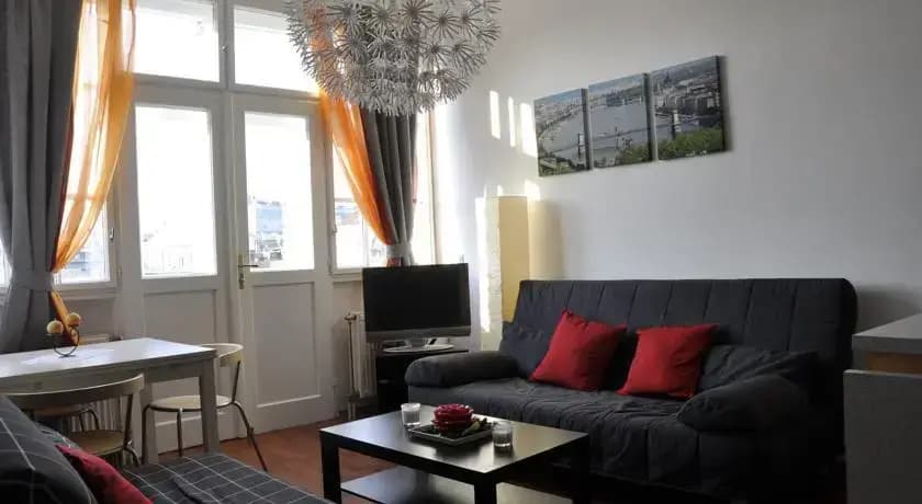 Little Americas Downtown Apartments - photo 4