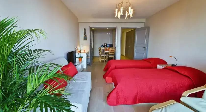 Spacious Studio Right @ The Beach - photo 4