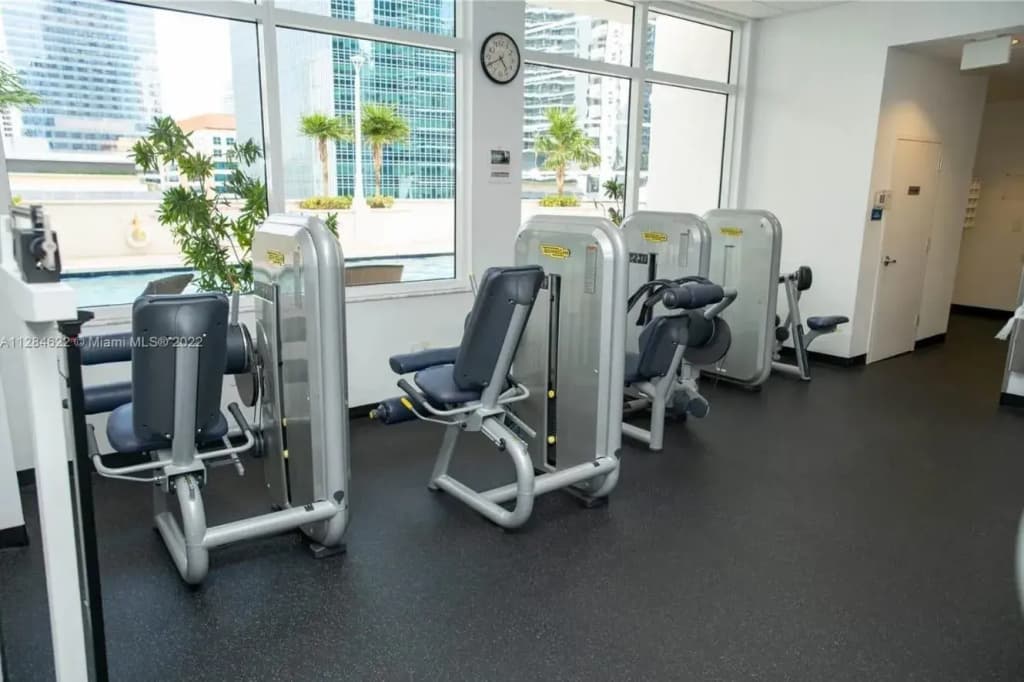 Modern Brickell Condo With Amazing Bay Views - photo 17