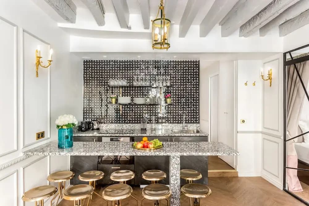 Luxury 4 Bedroom 3 Bathroom Louvre - AC - photo 19