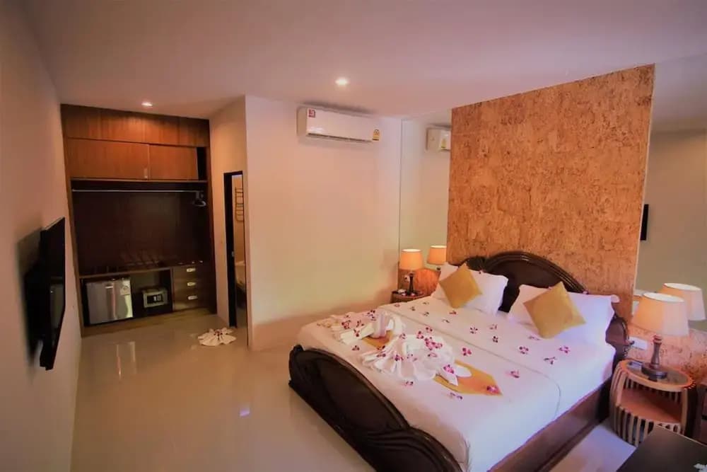 Bangrak Pier Resort - photo 3