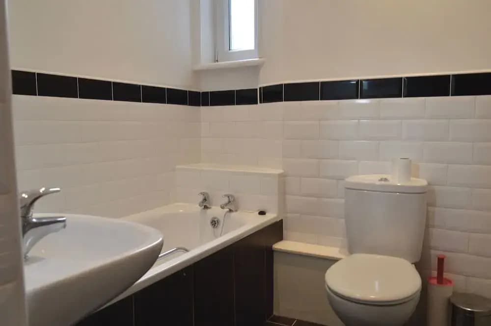 Modern 2 Bedroom Dalry Apartment - photo 13
